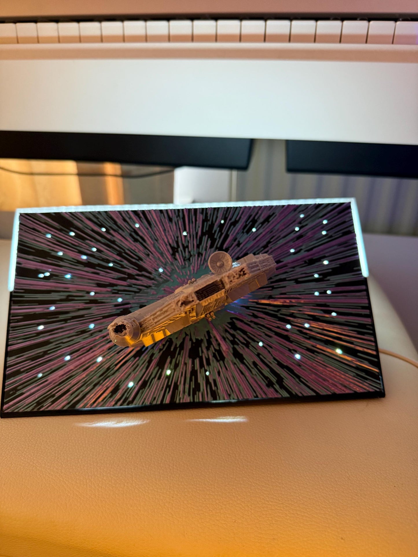 3D Printed Spaceship Lamp – Sci-Fi Hyperdrive Light with Starfield Effect, Unique Geeky Home Decor, Gift for Space Lovers, falcon