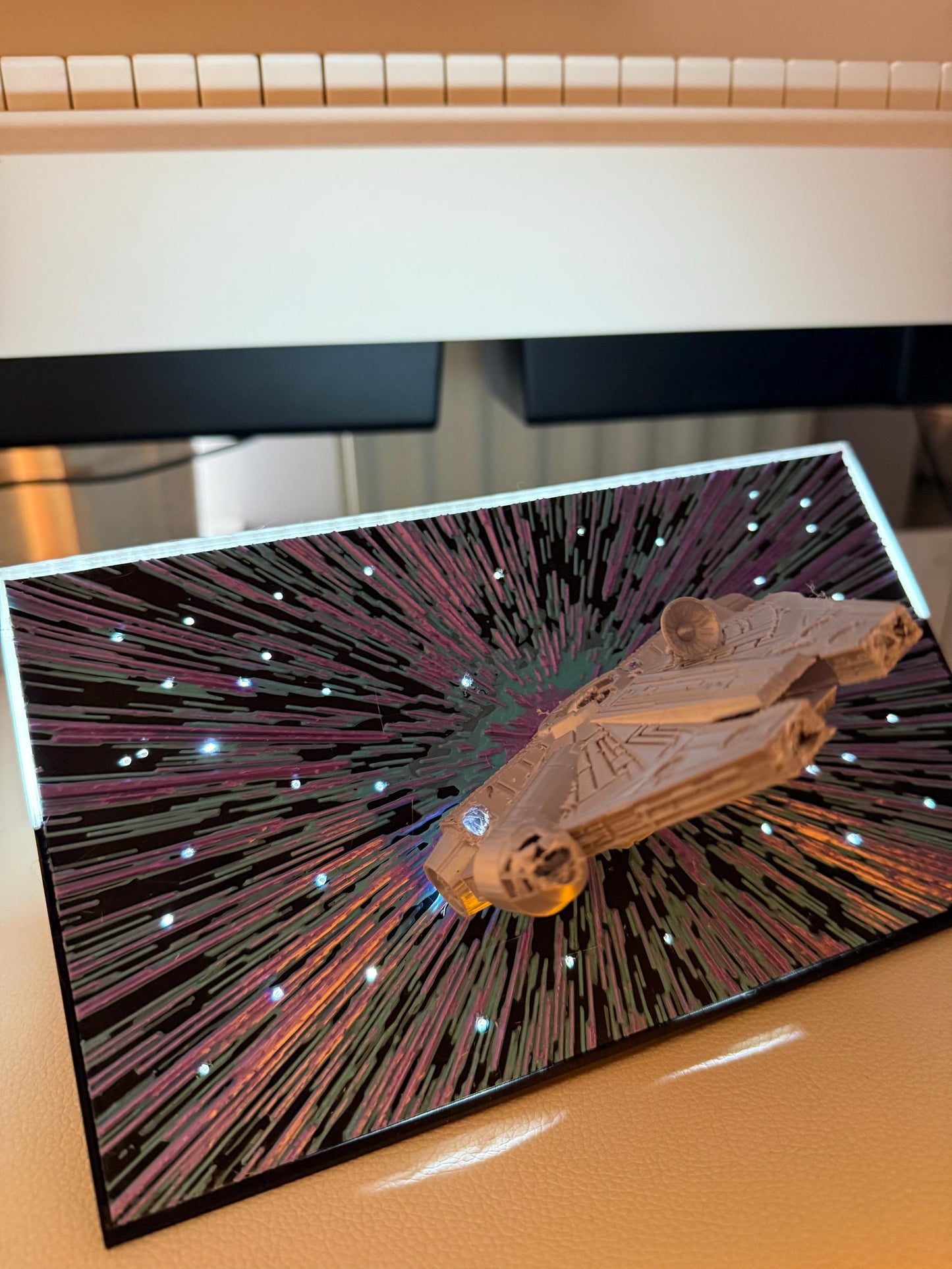 3D Printed Spaceship Lamp – Sci-Fi Hyperdrive Light with Starfield Effect, Unique Geeky Home Decor, Gift for Space Lovers, falcon