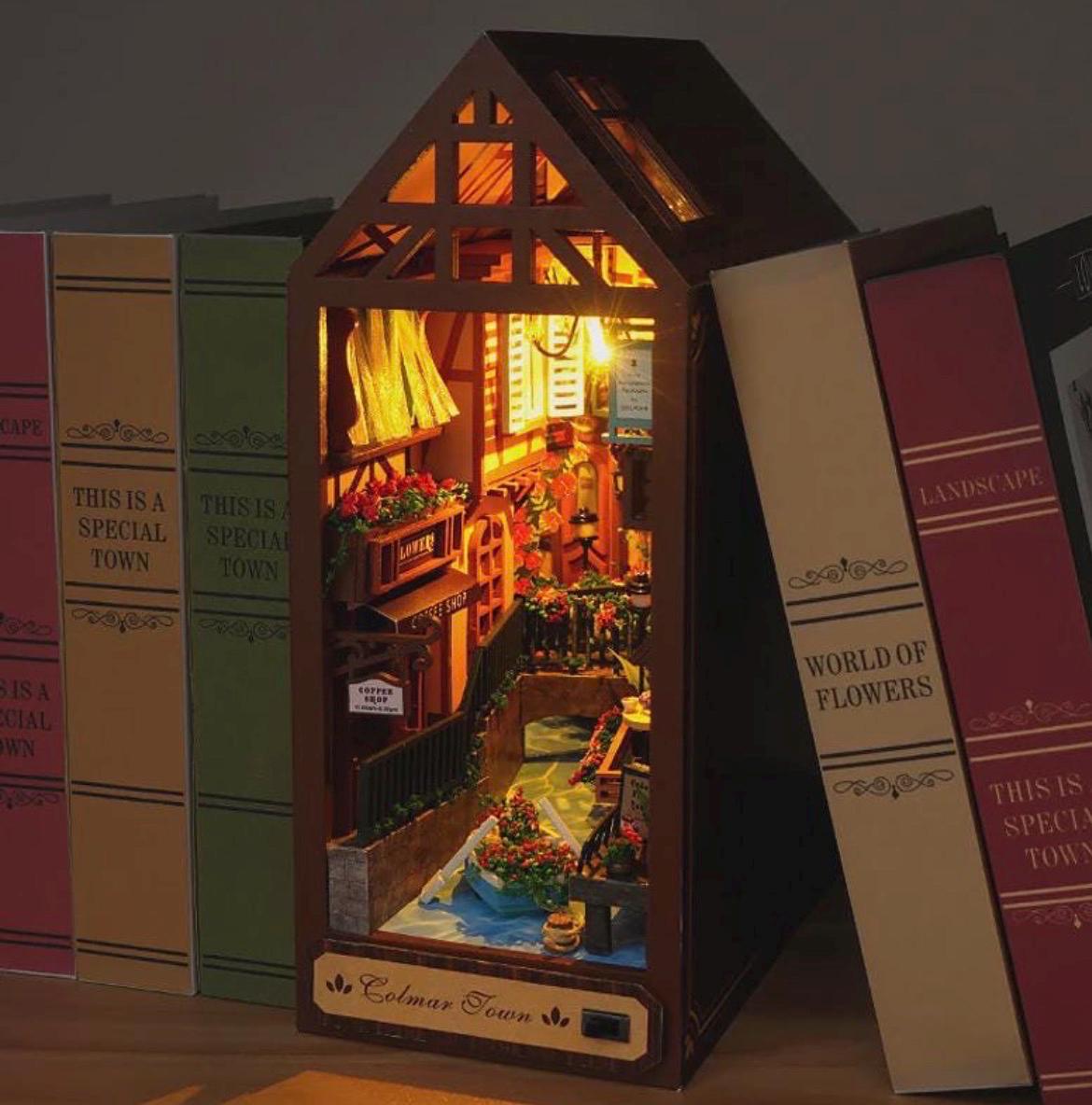 Venice Canal Book Nook DIY Kit – Miniature Light-Up Bookshelf Insert