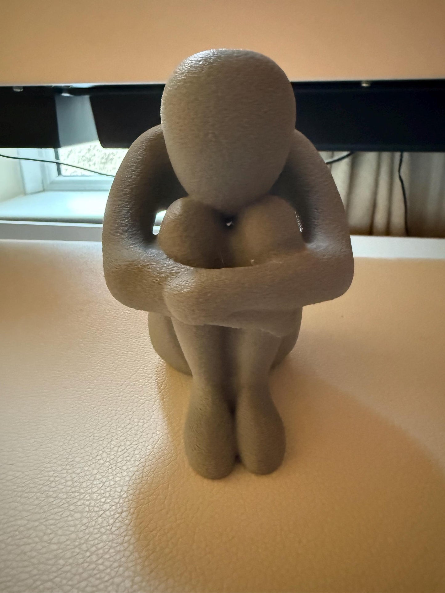 Minimalist Embrace Sculpture – 3D Printed Neutral Figurine