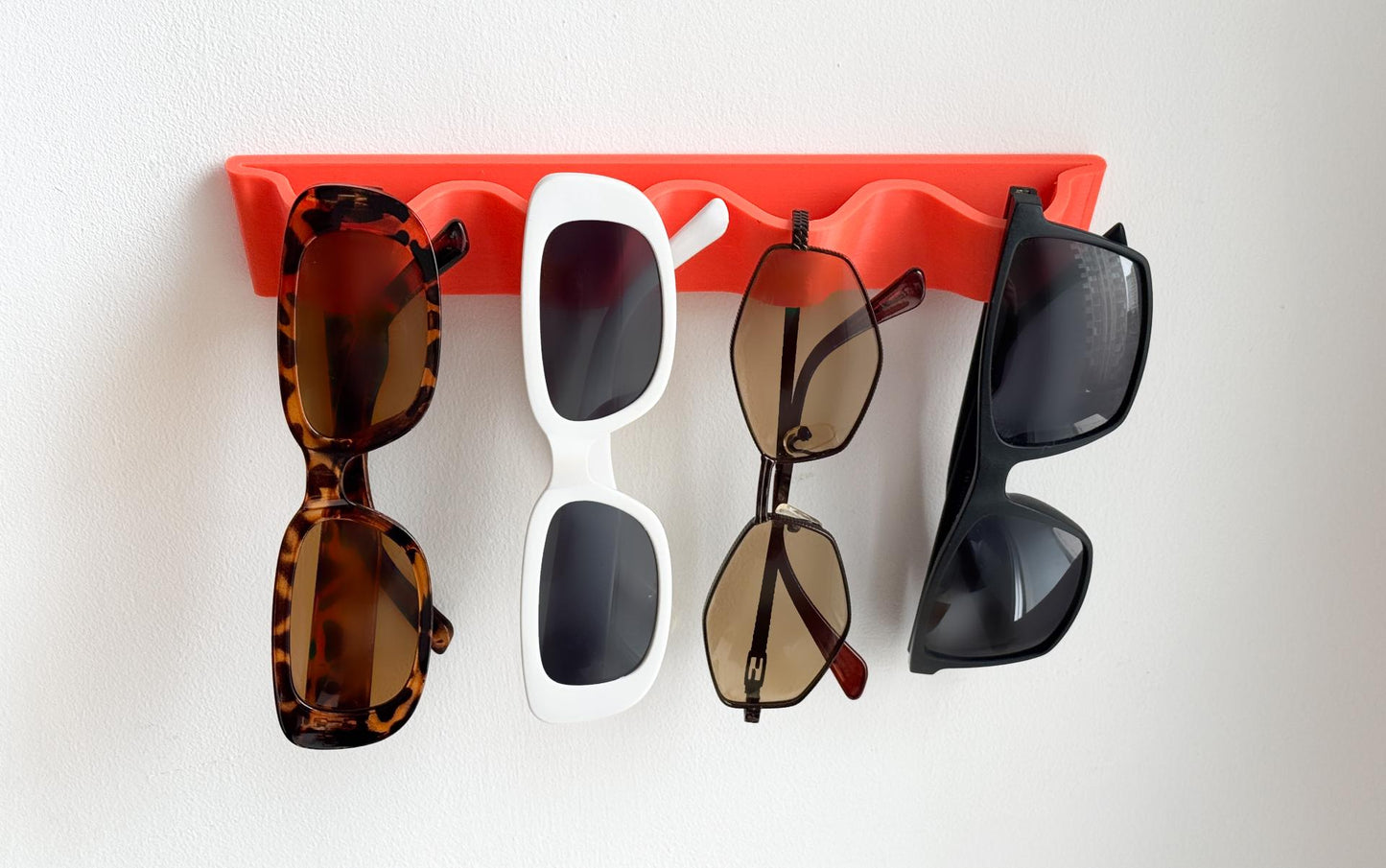 Wave Wall-Mounted Sunglasses Holder – Modern Organiser for Glasses, Entryway or Bedroom Decor